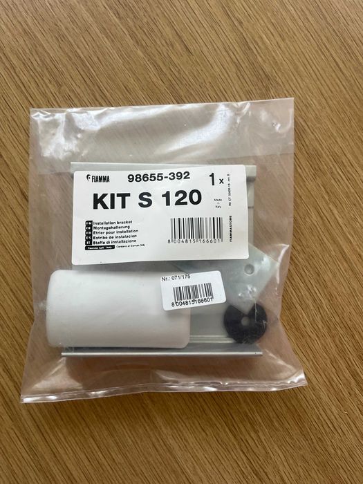 Adaptor universal FIAMMA Kit S 120 pentru marchize F45