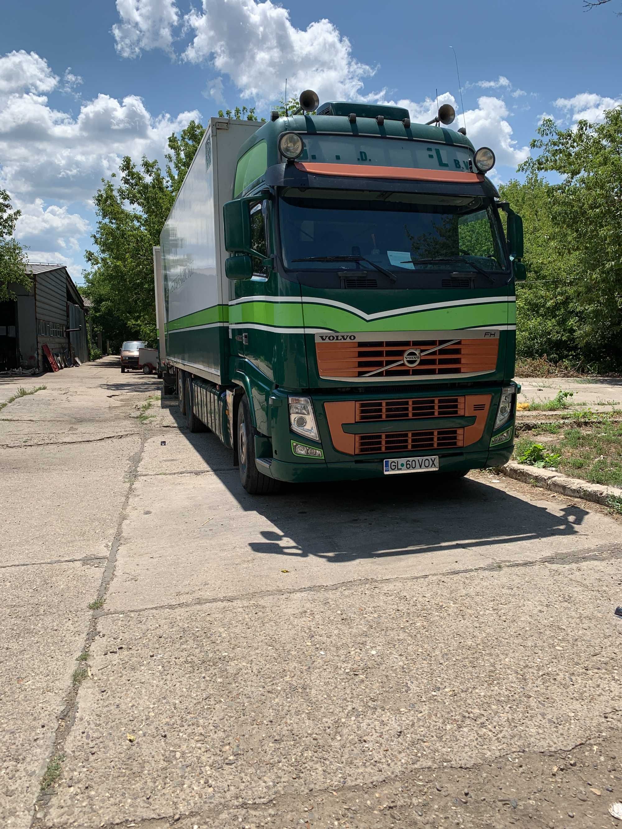 VOLVO FH13-500EEV+Remorca BURG Frigo+Lift