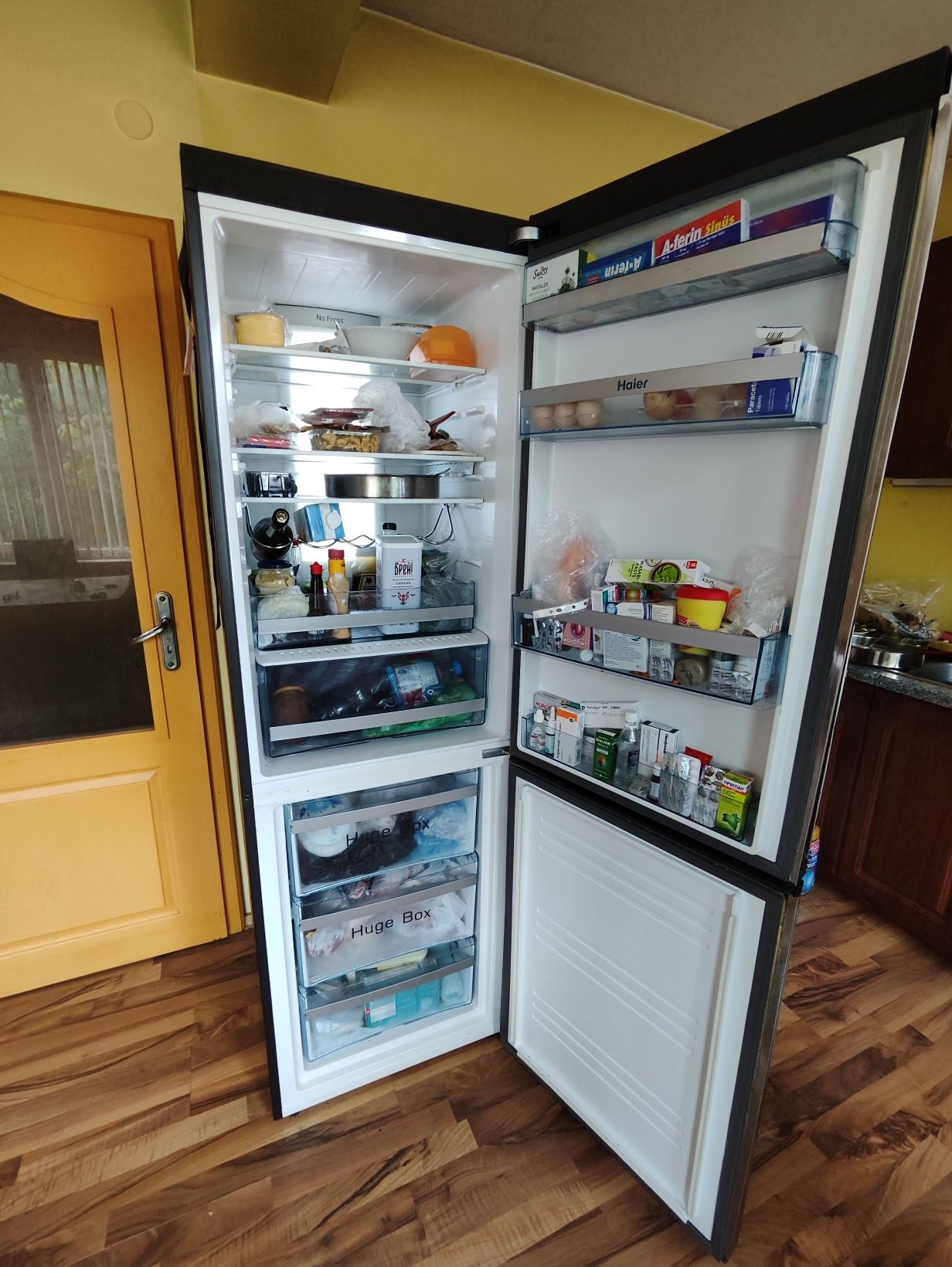 Хладилник ,200/60см