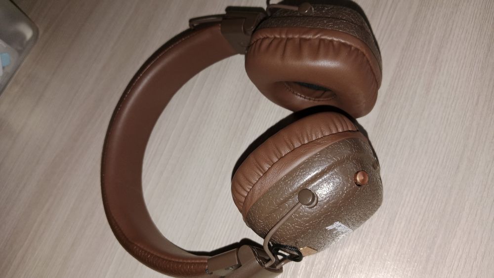 Наушники новые джинсы новые переноска сумка куртка