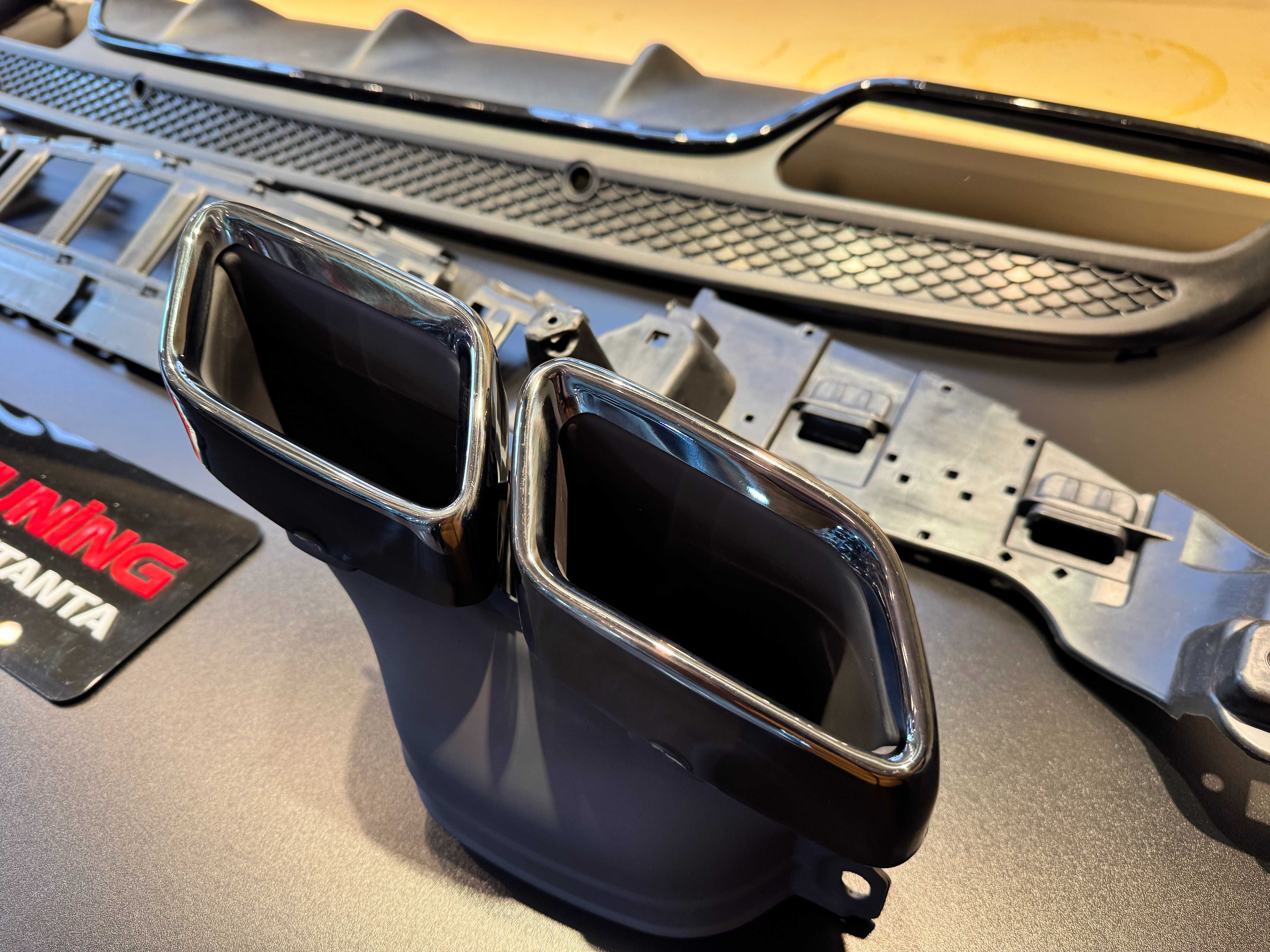 Difuzor Bara Spate + Tips uri - Mercedes W205 C63 Black Design