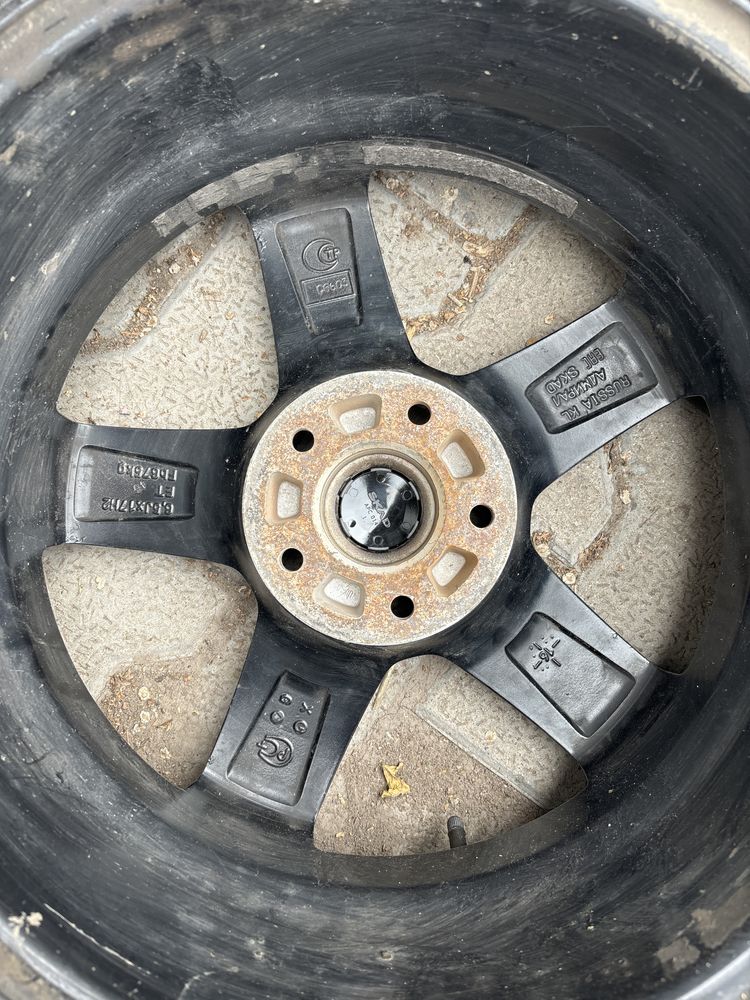 Pirelli R17 с диском