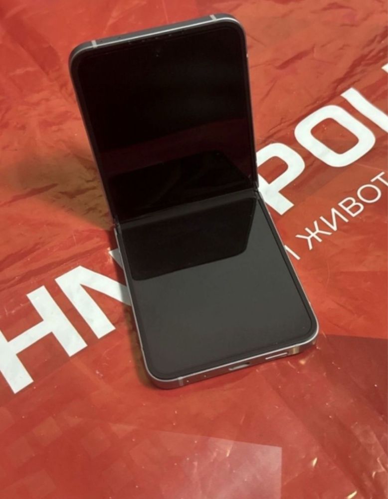 ***КАТО НОВ 256GB Samsung Z FLIP 6 Гаранция Технополис 2026 г. Silver