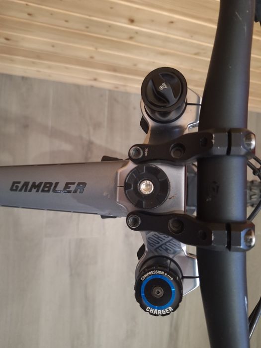 Downhill велосипед Scott Gambler