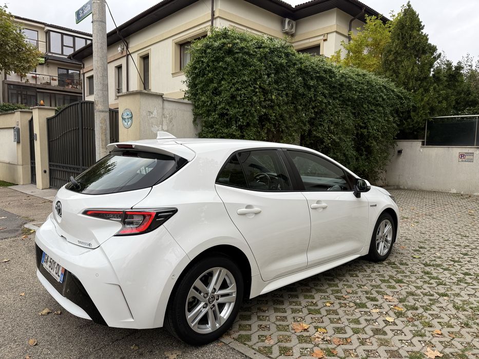 Vand toyota Corolla 1.8 benzina Hybrid
