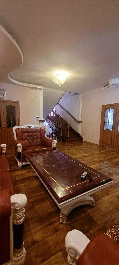 Продам 3 этажный особняк на 9а мкр