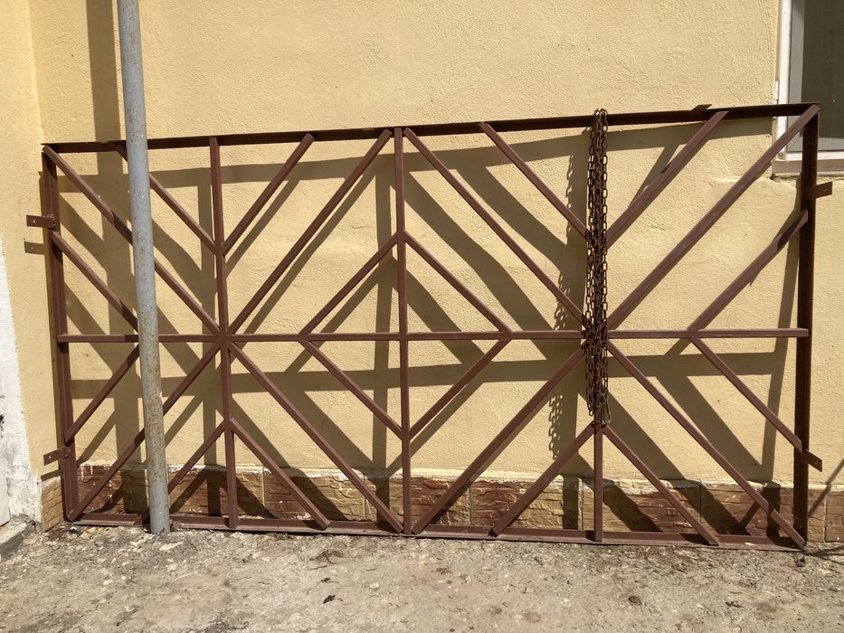 Grilaj pt. geamuri din fier 200 cm x109 cm