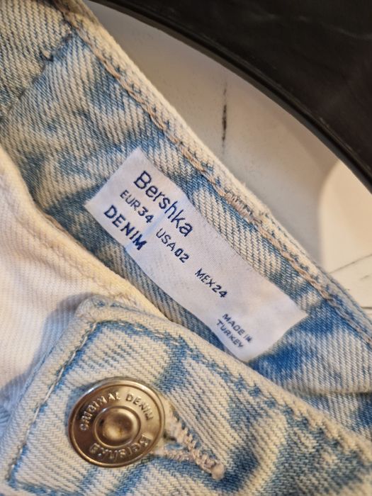 Pantaloni scurti de blugi