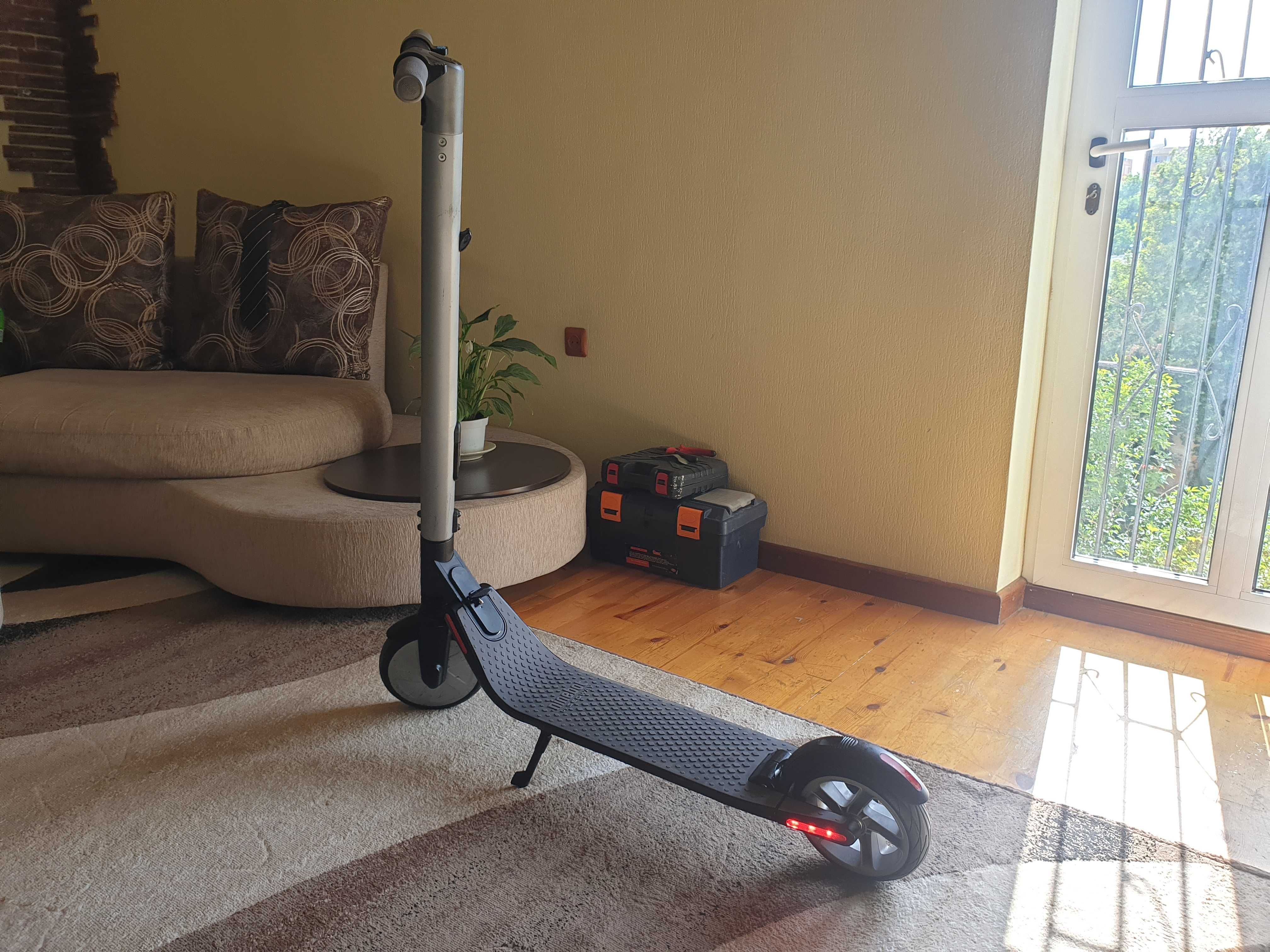 Продаётся электросамокат Xiaomi Segway Ninebot Kickscooter ES2 .