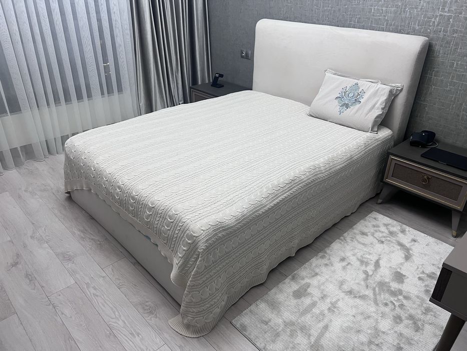 Кровать 200х160с внутренними полками + в подарок комод 110х60