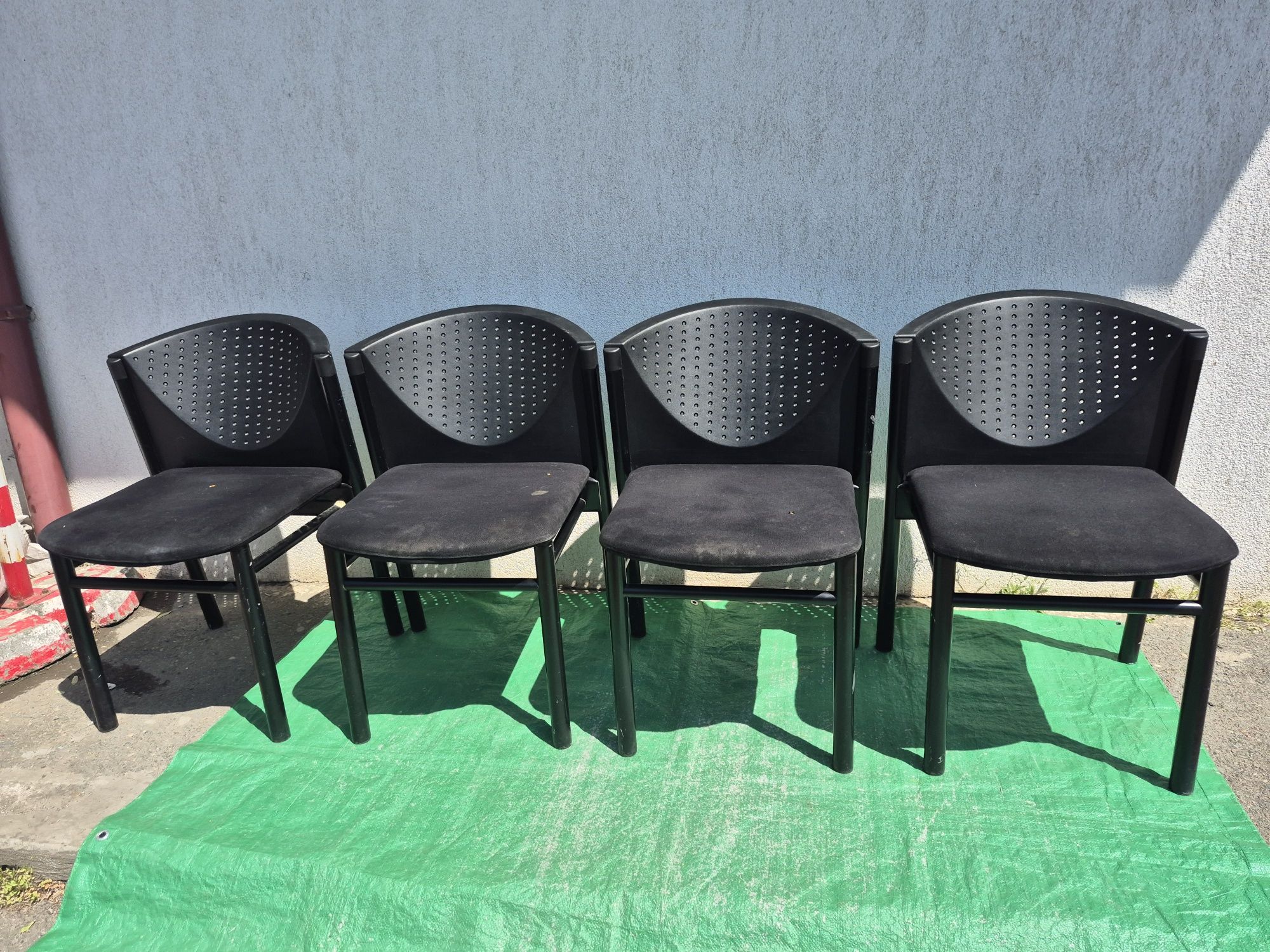 Vând 4 Scaune ideale pentru Bucatarie,living&terasă acoperita (balcon)