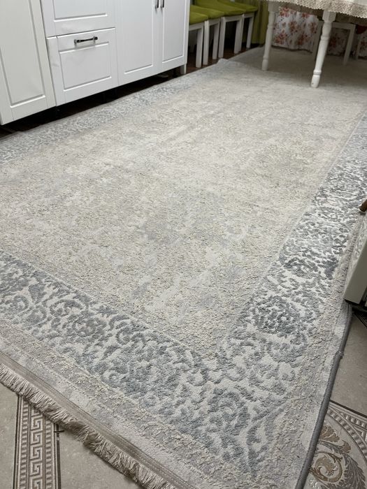 Ковер, светлый, 2.5 м