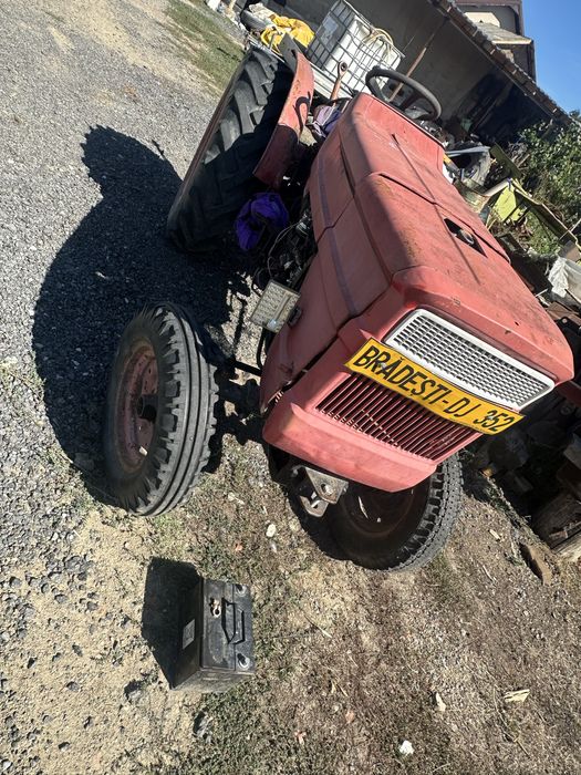 Tractor u445 viticol