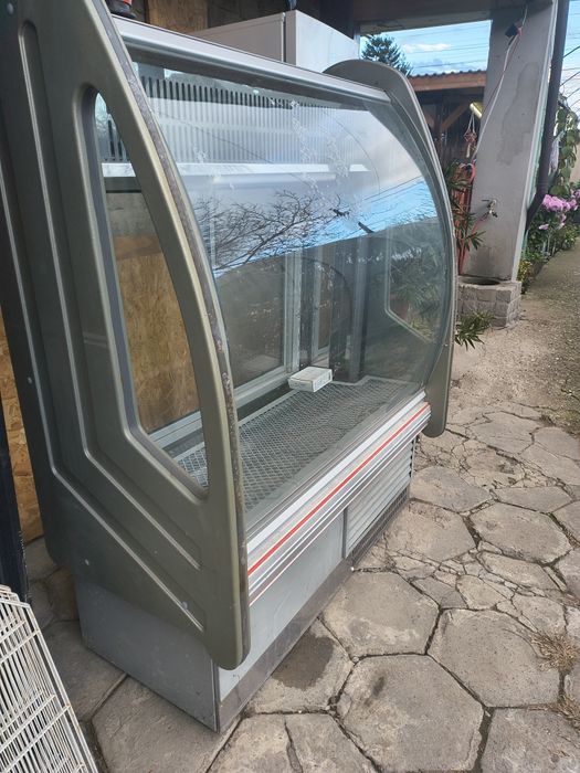 Хладилна витрина в отлично състояние