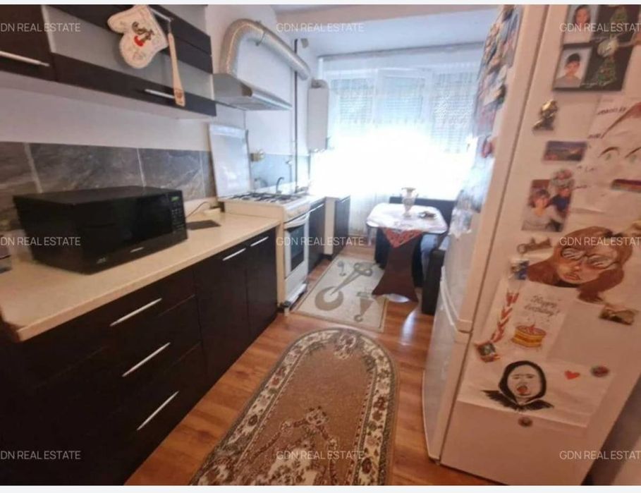 Apartament 3 camere zona Oblemenco/Parcul Tineretului 2012