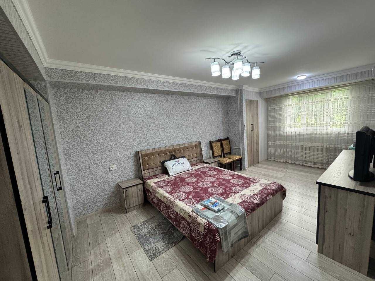 Продаётся своя 3в4 на Ц-4 (Алайский рынок) с мебелью и техникой!