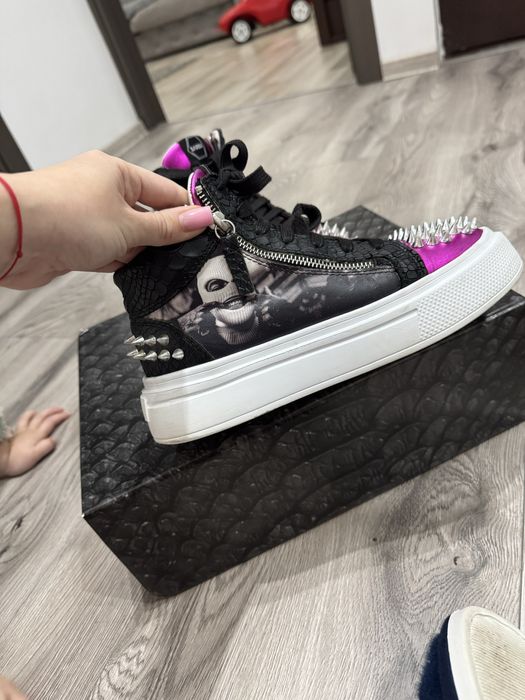 Adidasi Sarbu Atelier