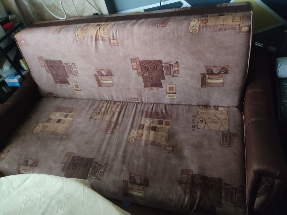 Подарявам разтегателен диван