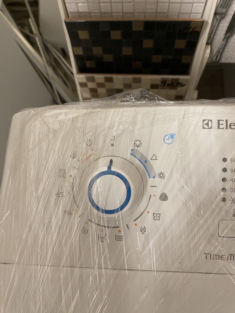 Пералня с горно зареждане ELECTROLUX EWB-105405W