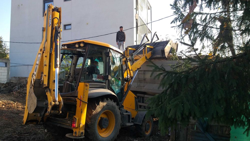 inchirem buldoexcavator cu picon , fundatii , demolari