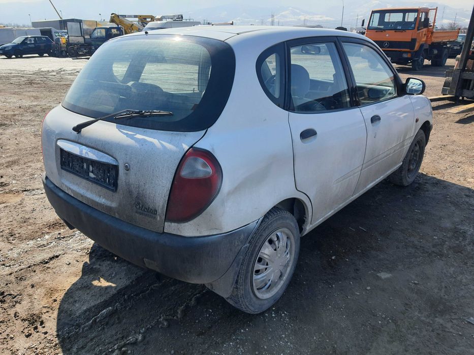 На части! Daihatsu Sirion 1.0i