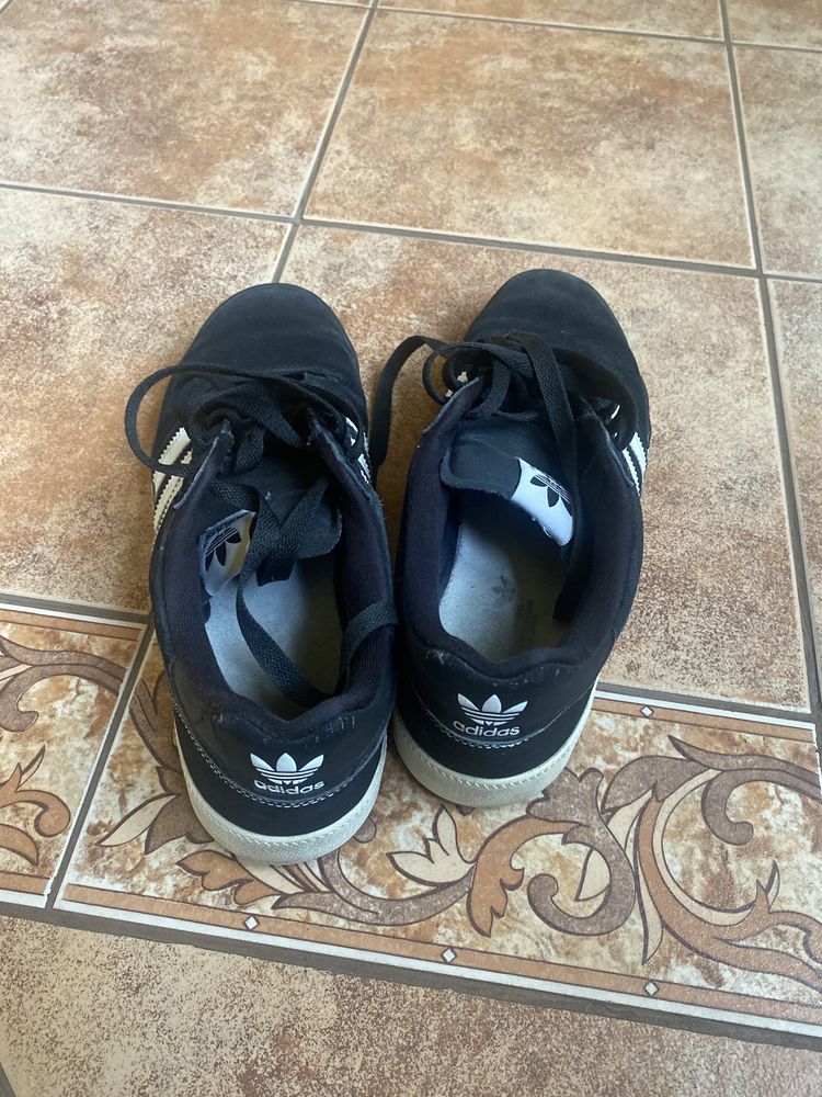 Tenisi adidas marimea 44