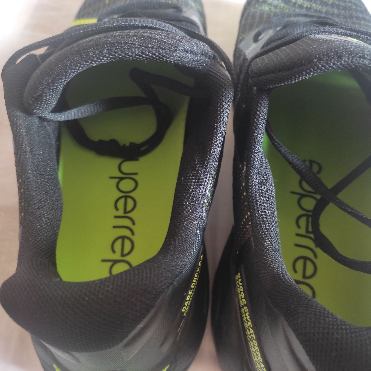 Продам новые  качественные кроссовки Nike zoomx made in vietnam 42