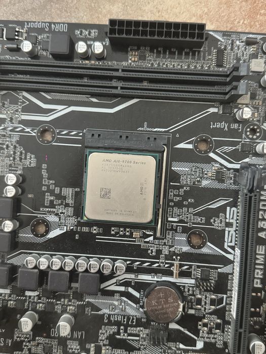 Placi de baza - Amd, intel 4 buc cititi descrierea