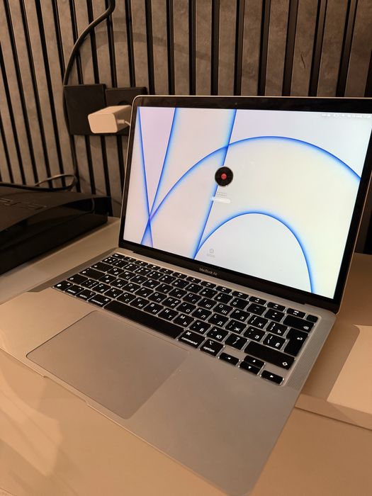 Продам MacBook в идеальном состоянии