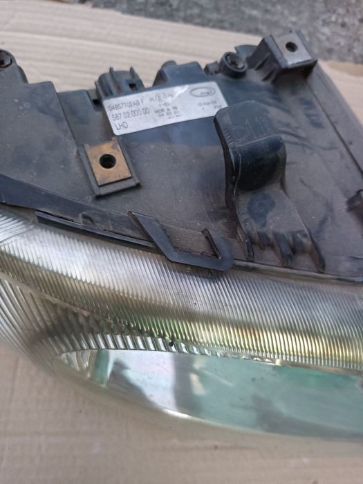 Far Vw Touareg fara lupă