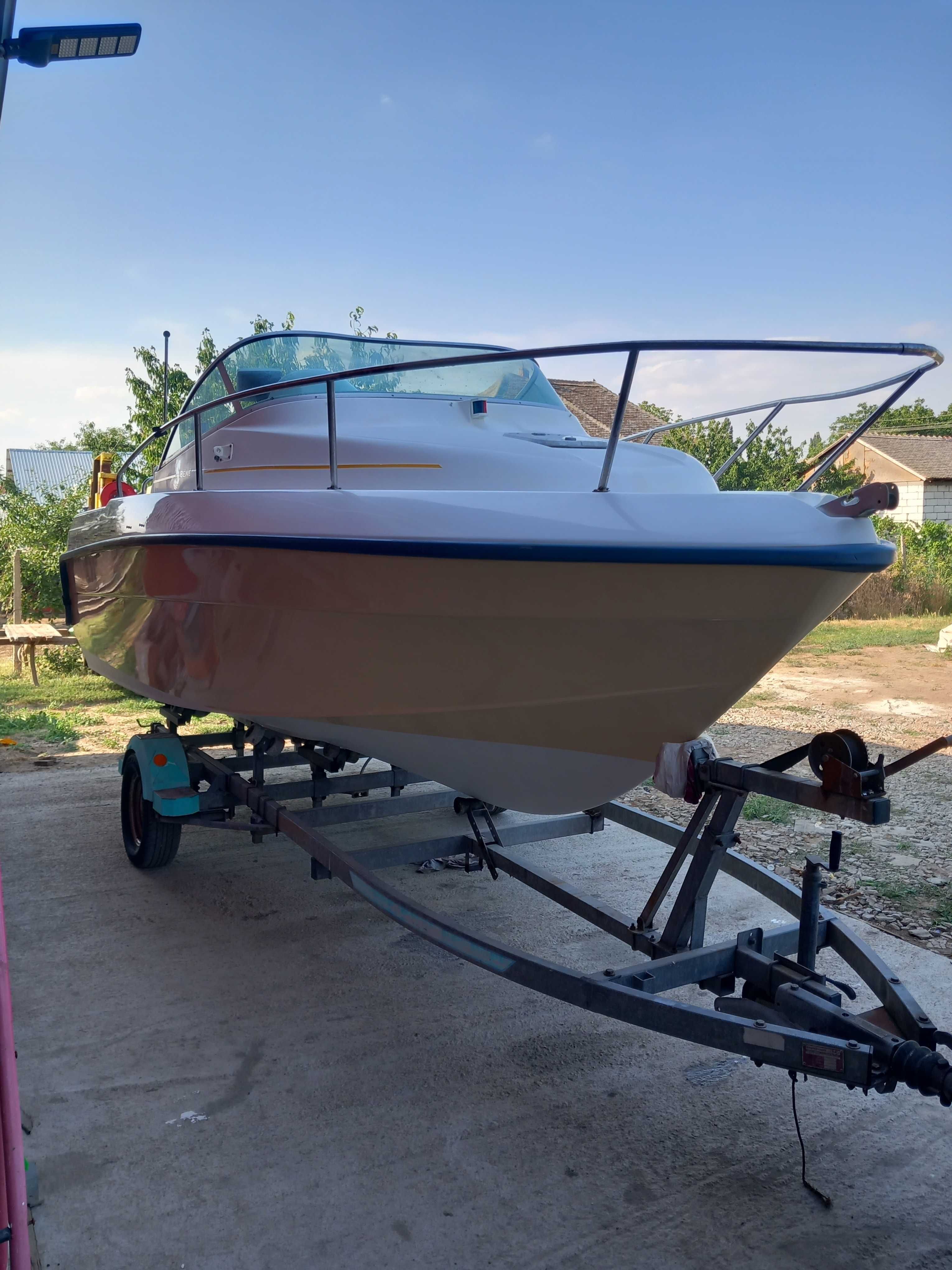 лодка  Beneteau Flyer 570