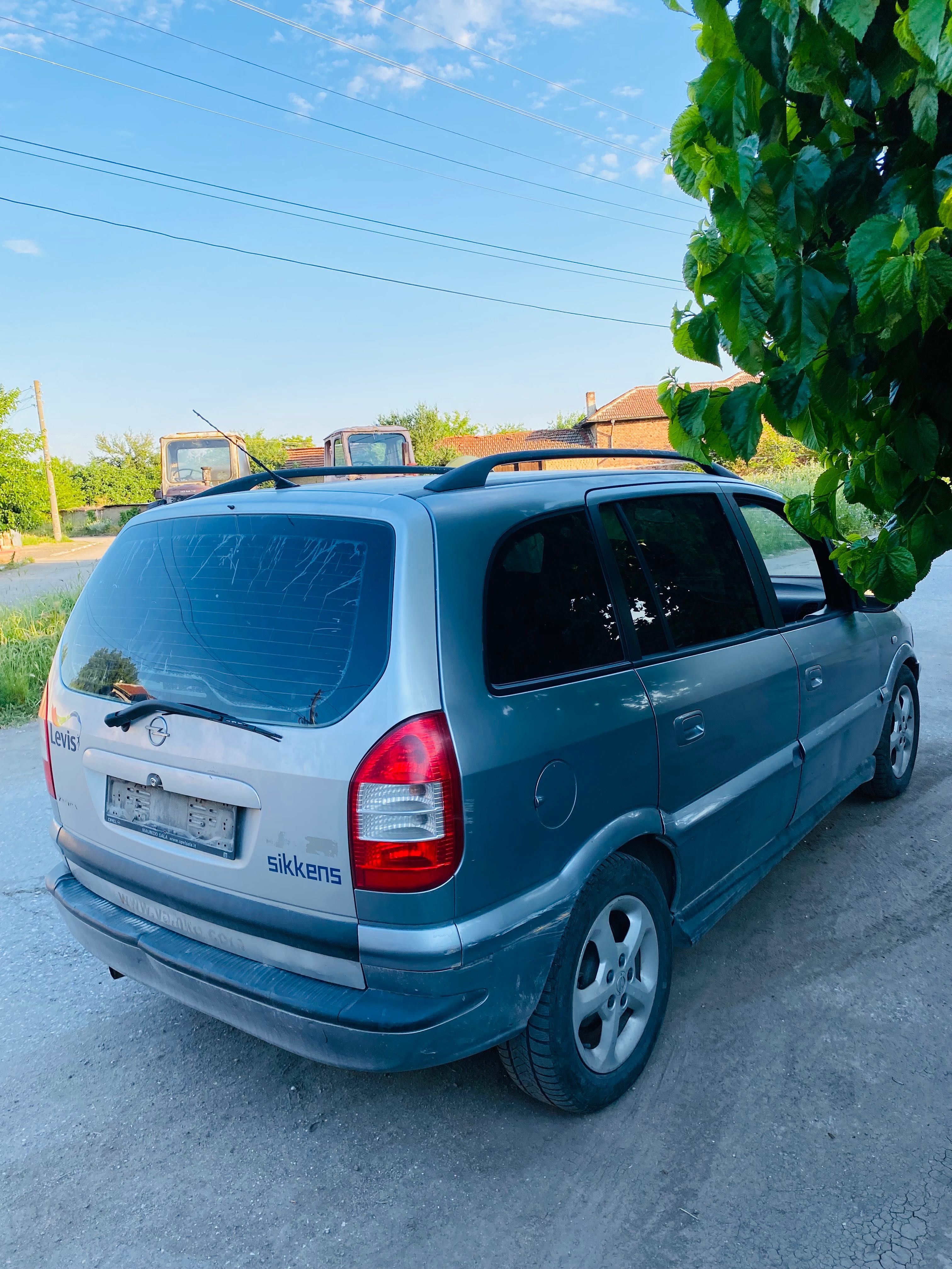 Opel zafira 1.6 Бензин перфектен мотор и скорости може да се пробват