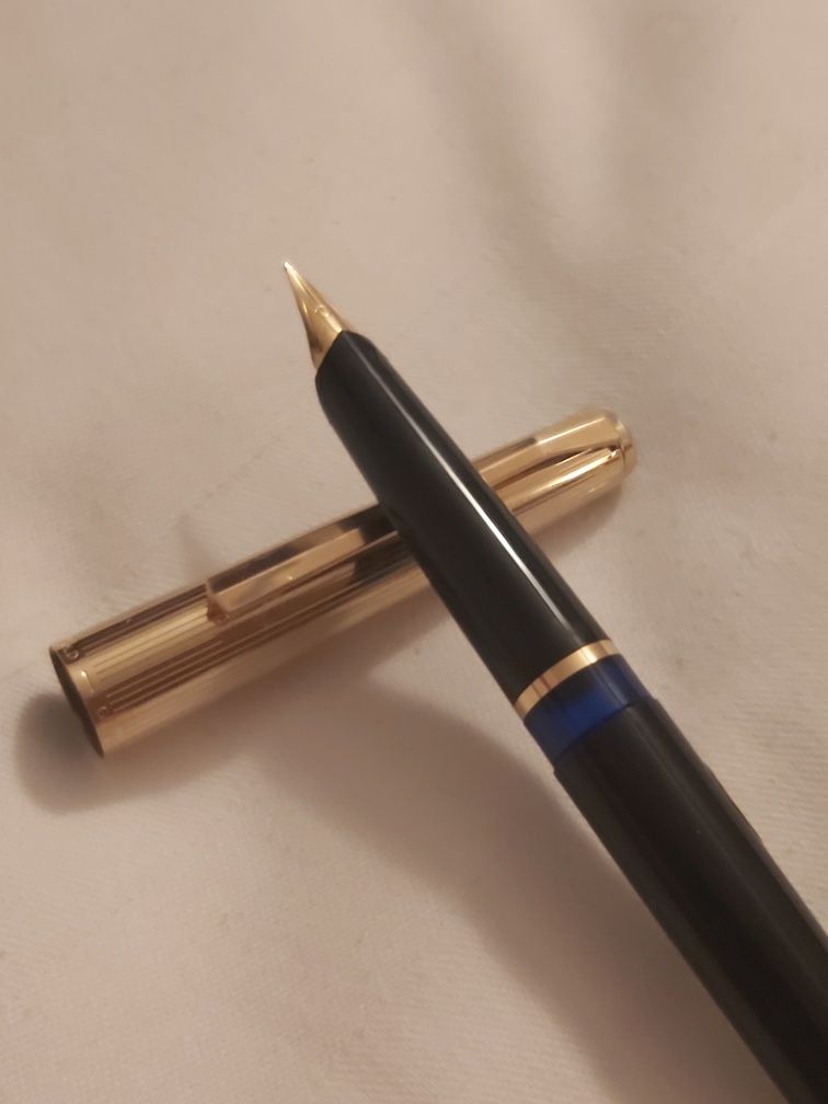 Stilou Pelikan 30, anii 1960, penita 14k, capac Rolled gold