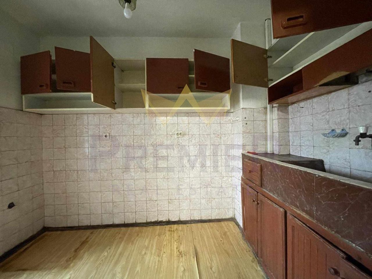 Продава се Тристаен апартамент в Добрич, Център - 87 кв.м за 863 €/кв.м - Снимка #2
