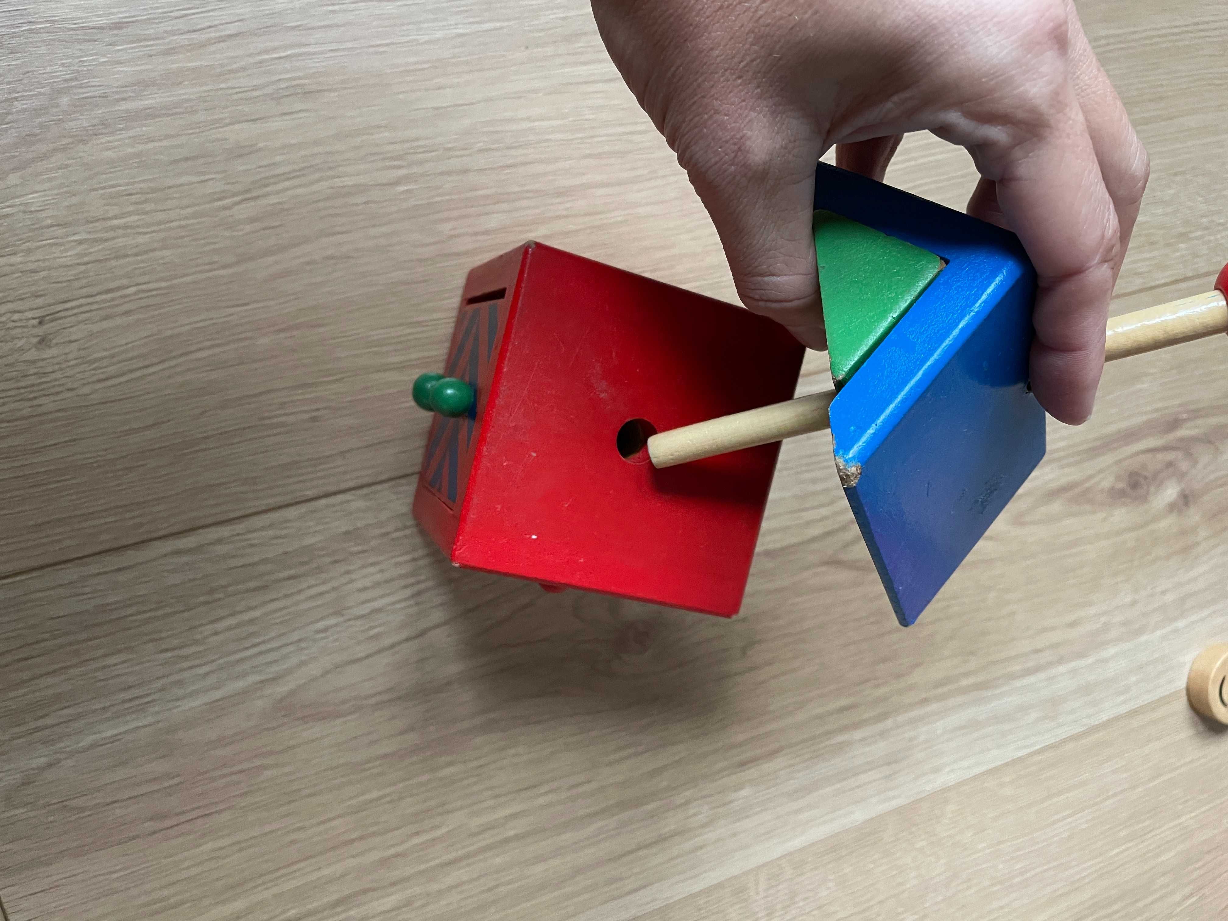 Puzzle din lemn casuta cu elemente magnetice