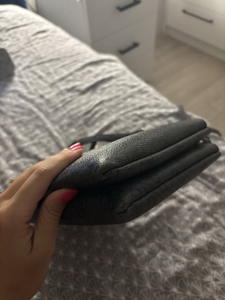 Оригинална дамска чанта Guess