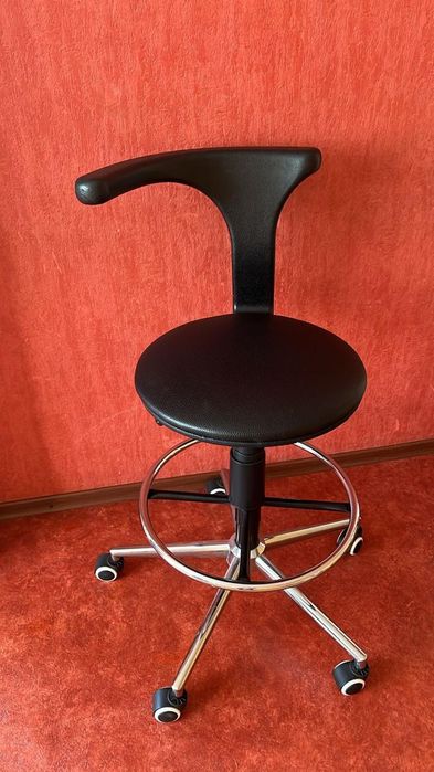 Продам черный стул