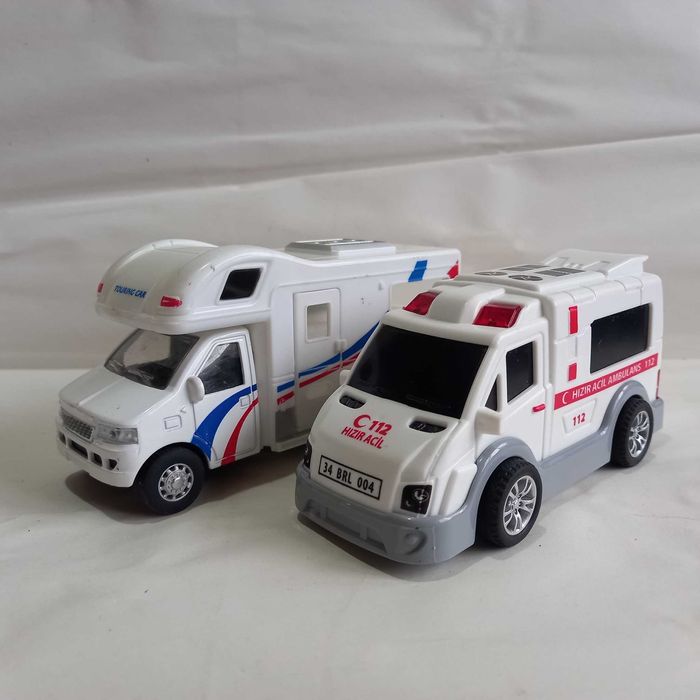2 utilitare, autorulotă și ambulanță, stare bună