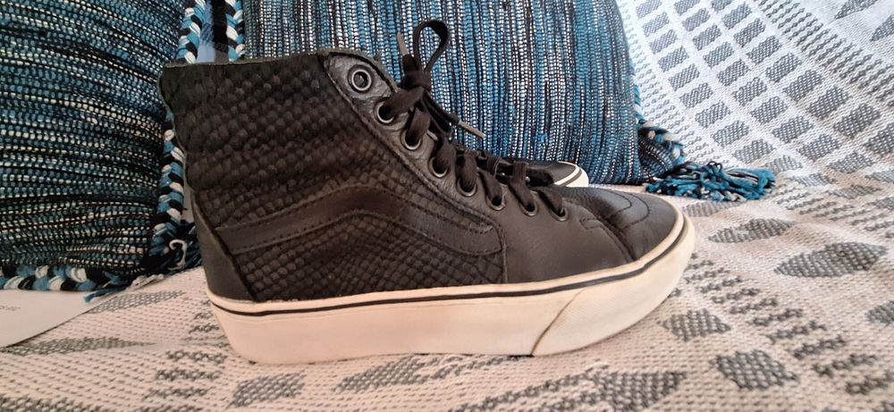 Bascheti Vans dama,piele,nr 38,5 45 lei