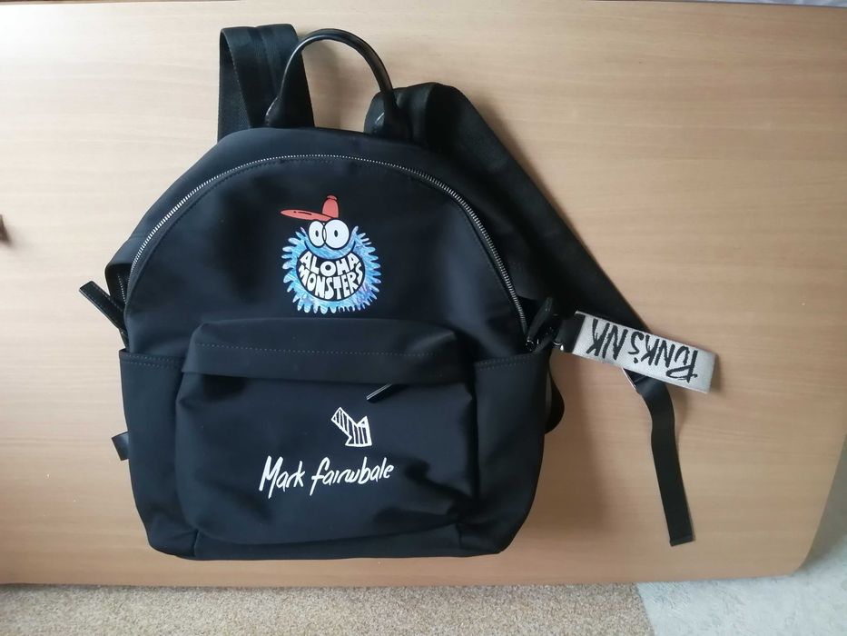 Продам модный/стильный рюкзак/состояние нового/носила несколько раз