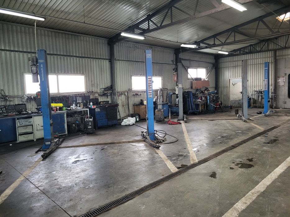 Service Auto inchiriaza spatiu Service compus din 3 elevatoare