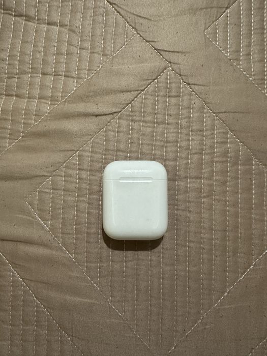 Продам Airpods 1 с левым ухом.