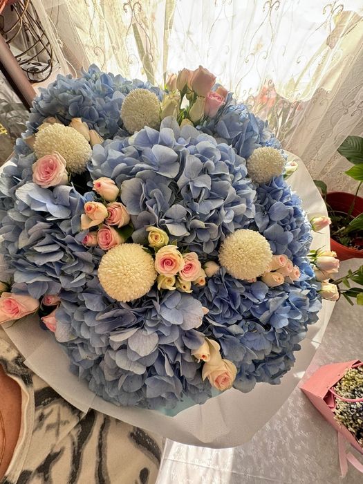 Большой букет с гортензиями