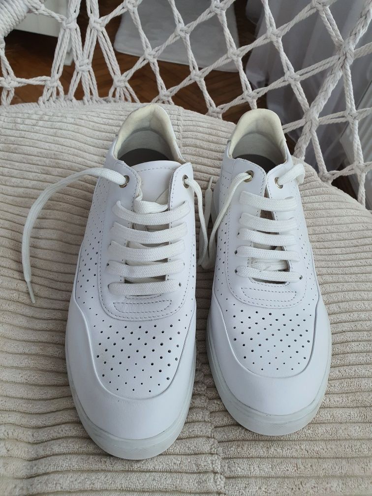 Pantofi sport Geox din piele naturala marimea 40