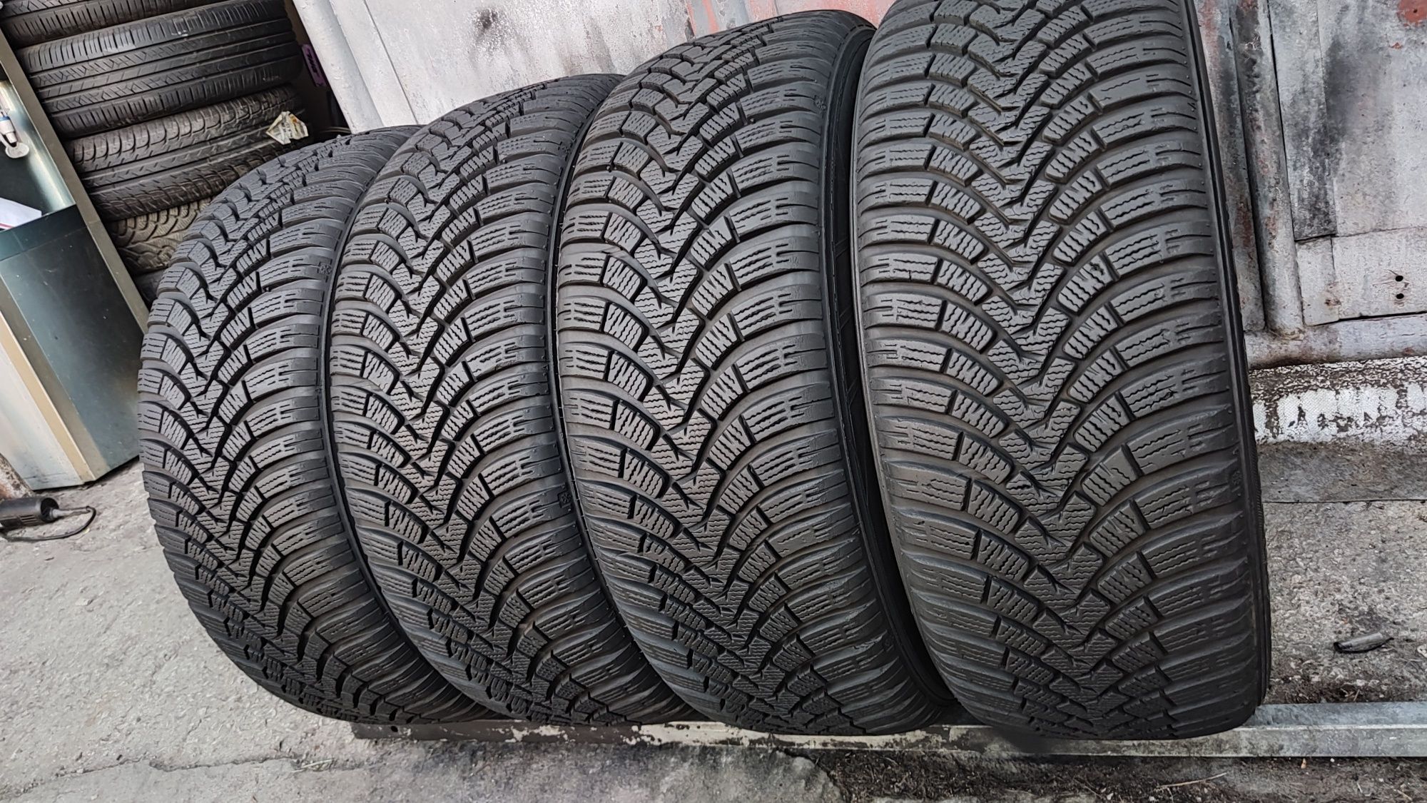 4бр. зимни гуми 205/55/16 Falken EuroWinter , dot22
dot22
9mm
Много до