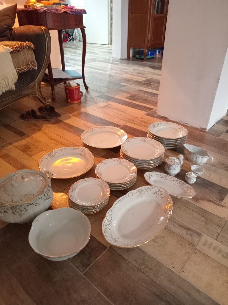 Продам сервиз для столовой