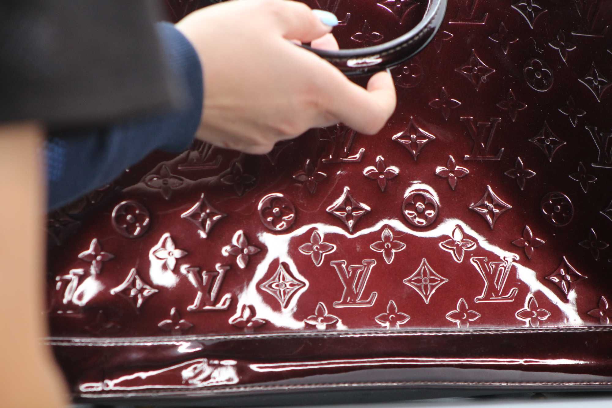 Geanta Louis Vuitton Alma Vernis Wine Red Amarante GM