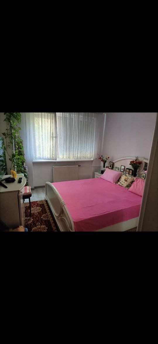 Vând apartament cu doua camere