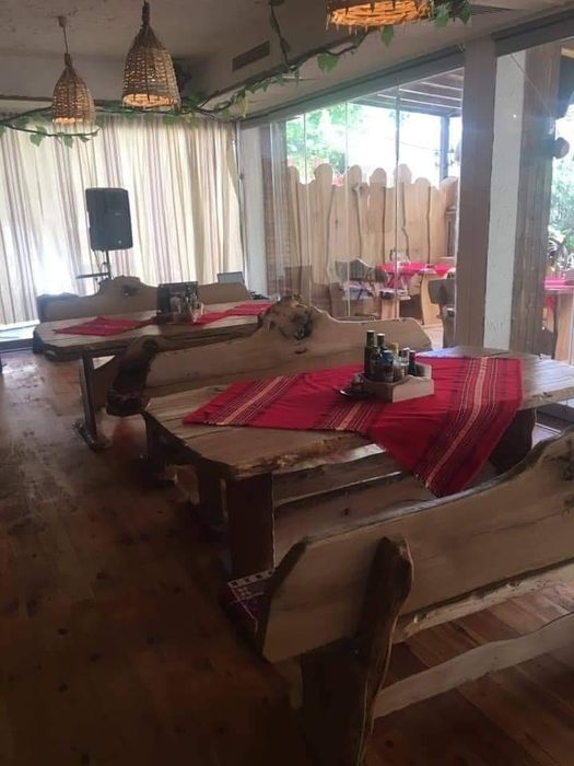 Продавам маси, пейки за заведения и дома от масив