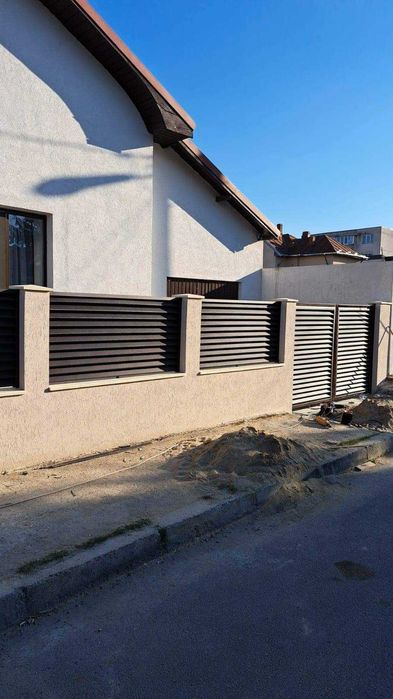 Garduri si porti din panou stil jaluzele, sipca metalica, plasa si BCA